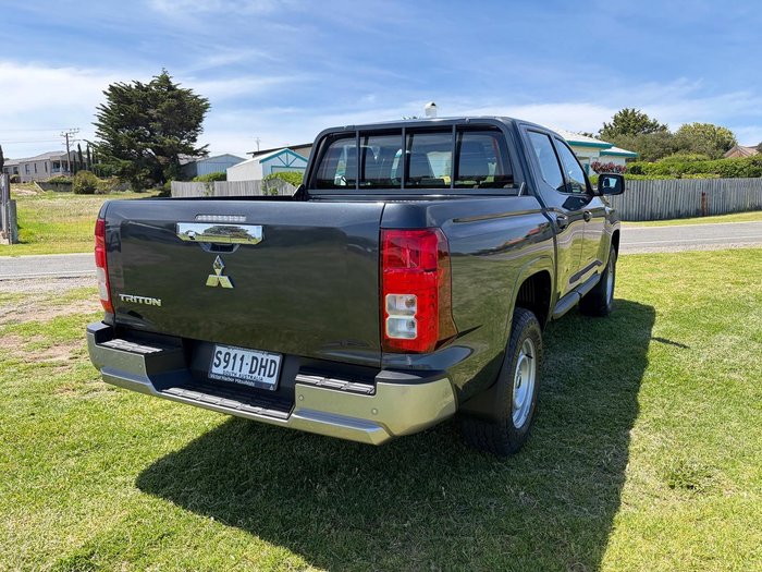 2025 Mitsubishi Triton GLX