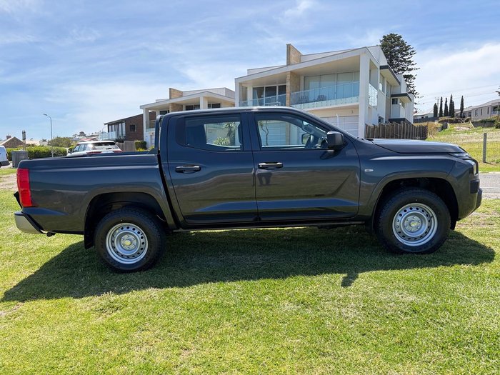 2025 Mitsubishi Triton GLX