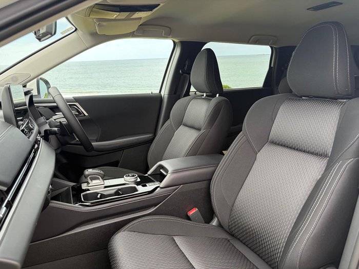 2025 Mitsubishi Outlander LS