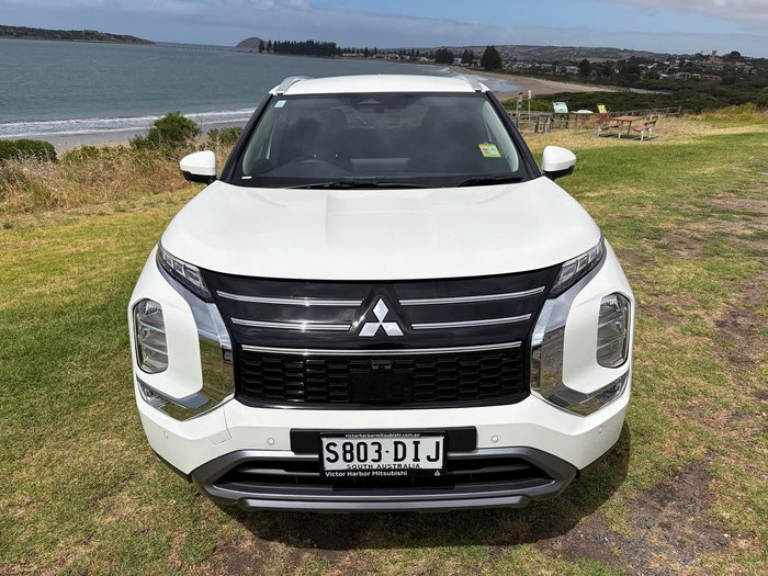 2025 Mitsubishi Outlander LS