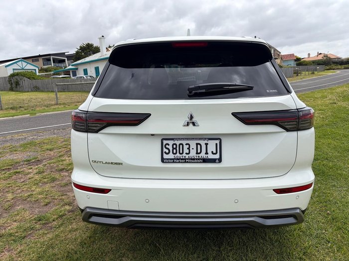 2025 Mitsubishi Outlander LS