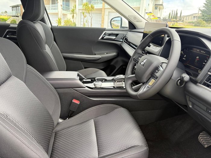 2025 Mitsubishi Outlander LS