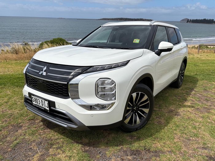 2025 Mitsubishi Outlander LS