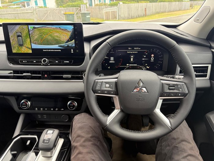 2025 Mitsubishi Outlander LS