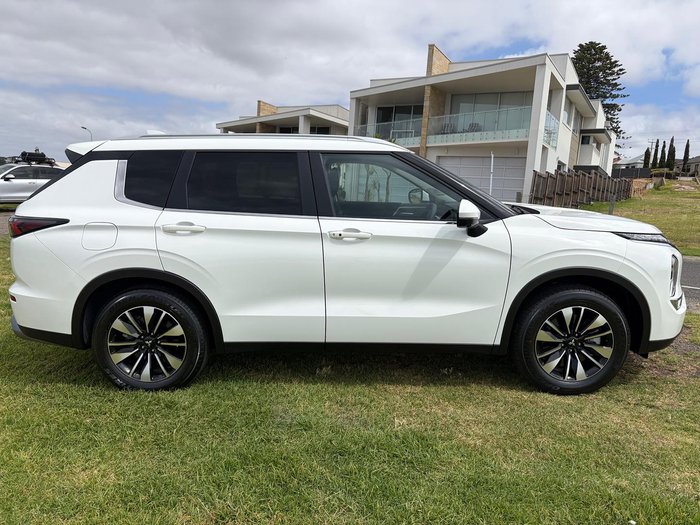 2025 Mitsubishi Outlander LS