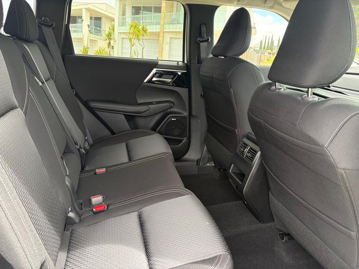 2025 Mitsubishi Outlander LS