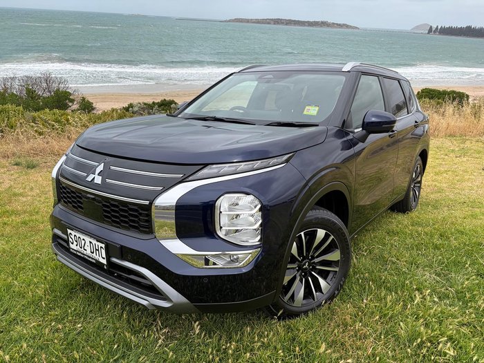 2025 Mitsubishi Outlander LS