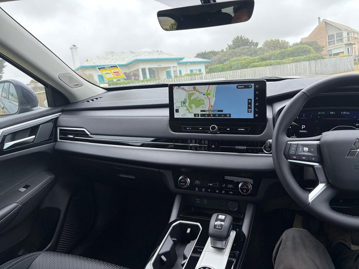 2025 Mitsubishi Outlander LS