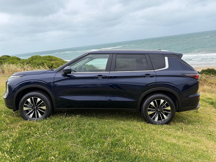 2025 Mitsubishi Outlander LS