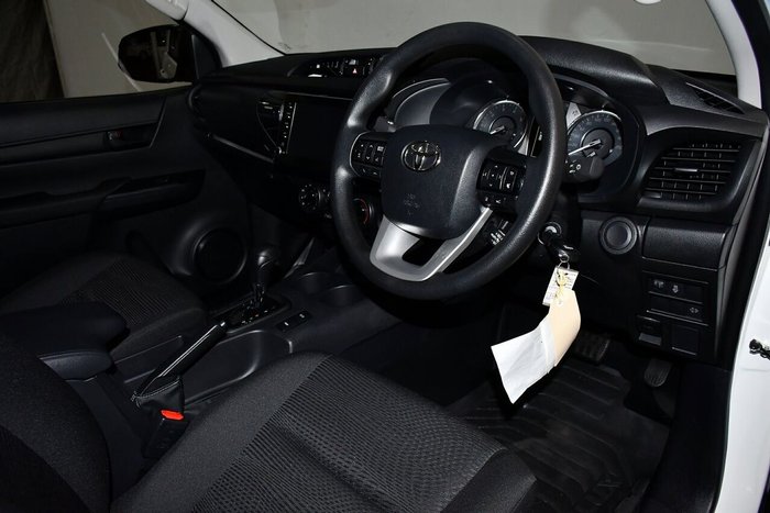 2024 Toyota Hilux SR