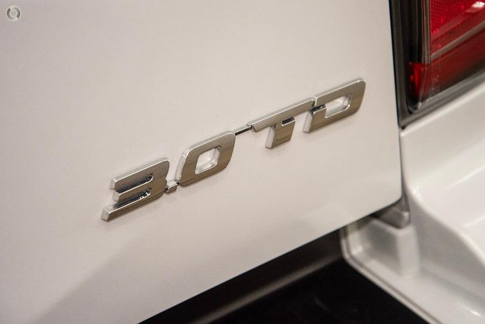 2025 Isuzu D-MAX X-TERRAIN MY25.5 4X4 Dual Range Moonstone White