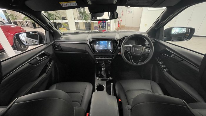 2025 Isuzu D-MAX BLADE