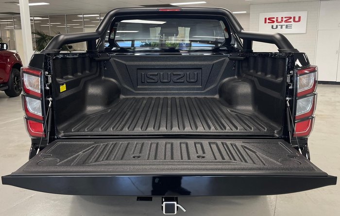 2025 Isuzu D-MAX BLADE