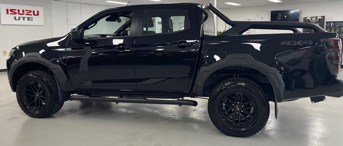 2025 Isuzu D-MAX BLADE