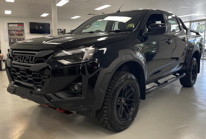 2025 Isuzu D-MAX BLADE