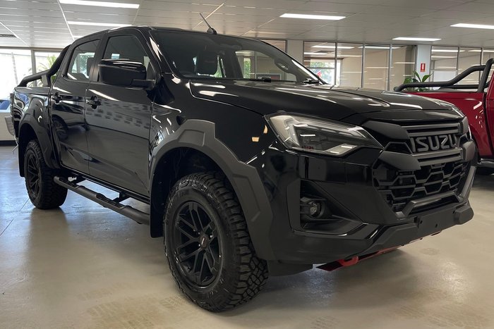 2025 Isuzu D-MAX BLADE