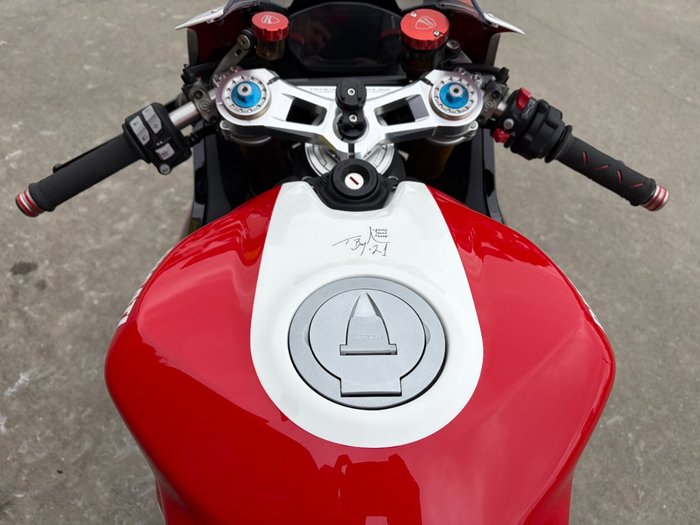 2023 DUCATI PANIGALE V2 BAYLISS 20TH ANNIV RED/WHITE