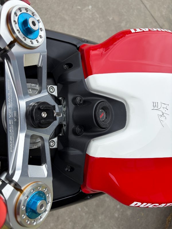 2023 DUCATI PANIGALE V2 BAYLISS 20TH ANNIV RED/WHITE