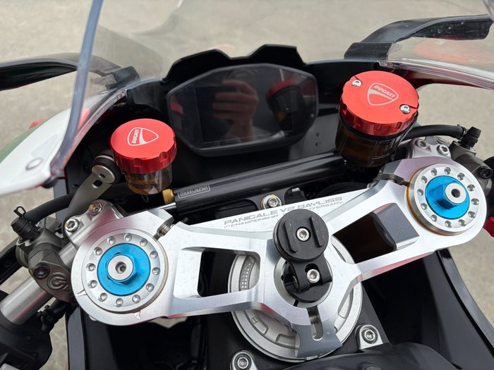 2023 DUCATI PANIGALE V2 BAYLISS 20TH ANNIV RED/WHITE