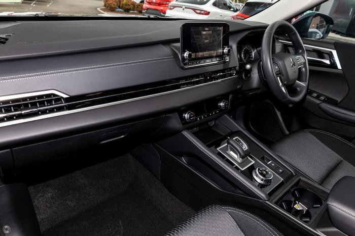 2025 Mitsubishi Outlander ES ZM MY24 Black Diamond