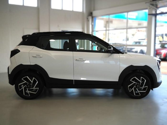 2025 Mahindra XUV3XO AX7L