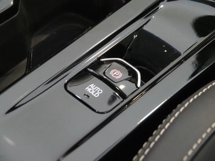 2025 Mahindra XUV3XO AX7L