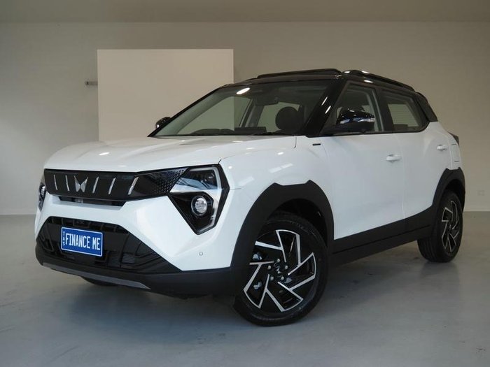 2025 Mahindra XUV3XO AX7L