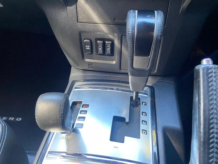 2014 Mitsubishi Pajero GLS