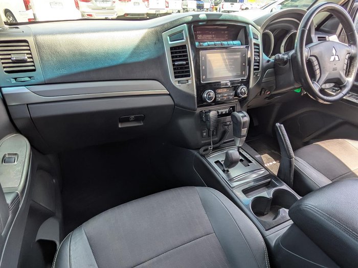 2016 Mitsubishi Pajero GLS