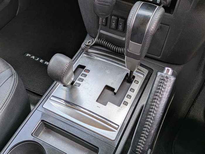 2016 Mitsubishi Pajero GLS