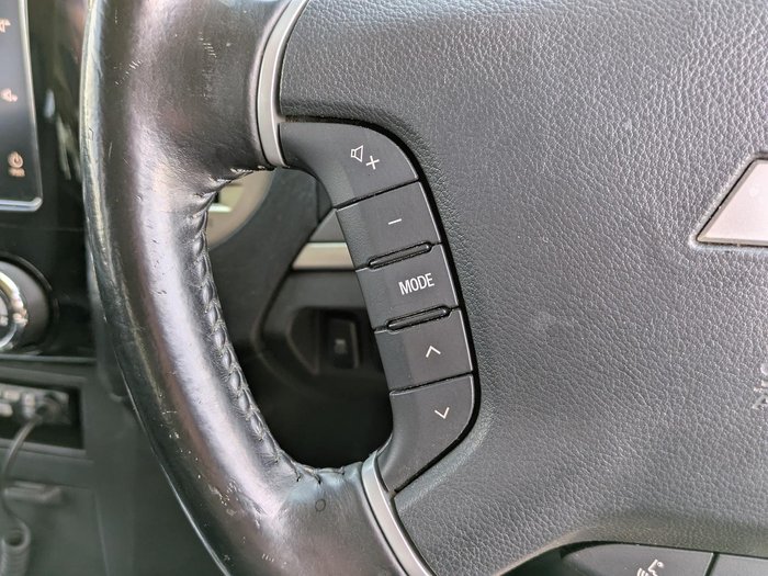 2016 Mitsubishi Pajero GLS