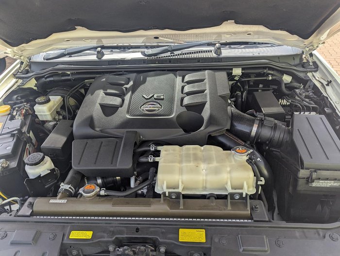 2013 Nissan Navara ST-X 550 D40 Series 5 4X4 Dual Range White