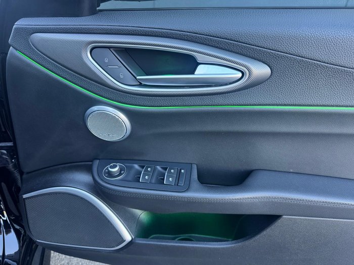 2017 Alfa Romeo Giulia Veloce Black