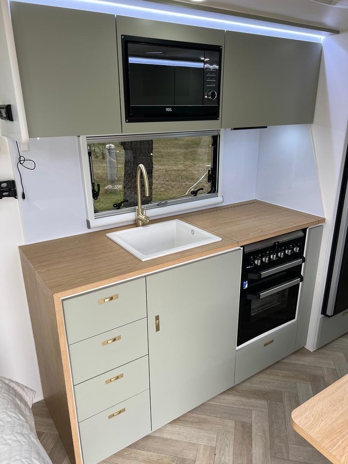 2026 Olympic Marathon 21' Family Van