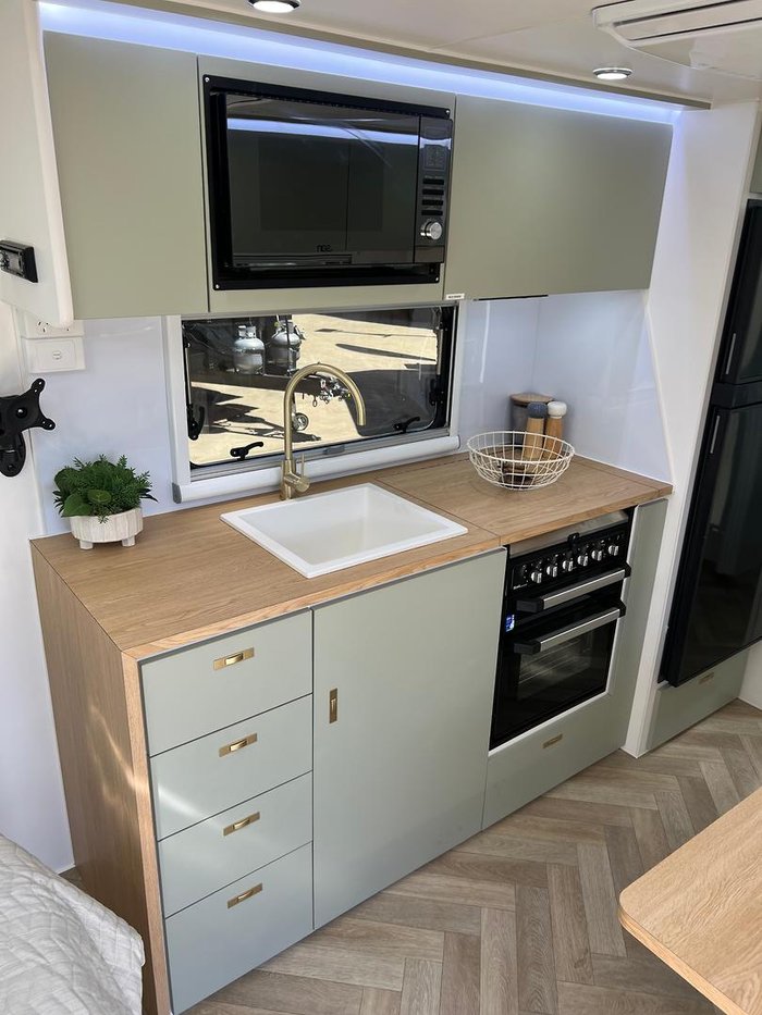 2025 Olympic Marathon 21' Family Van