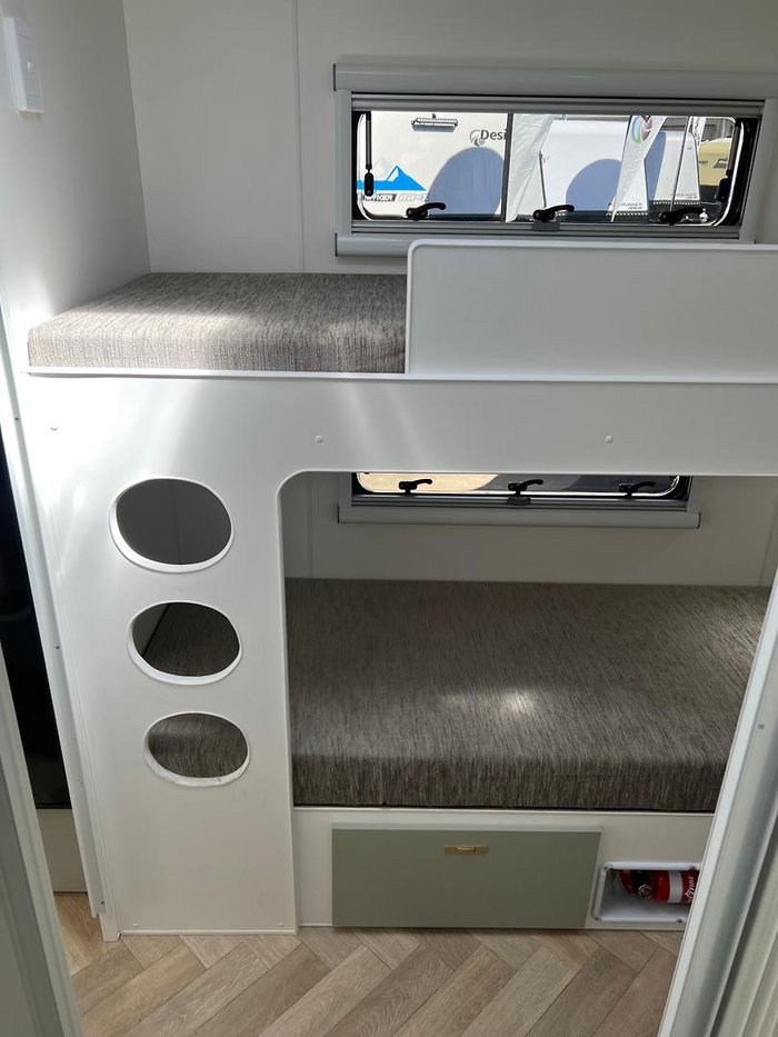 2025 Olympic Marathon 21' Family Van