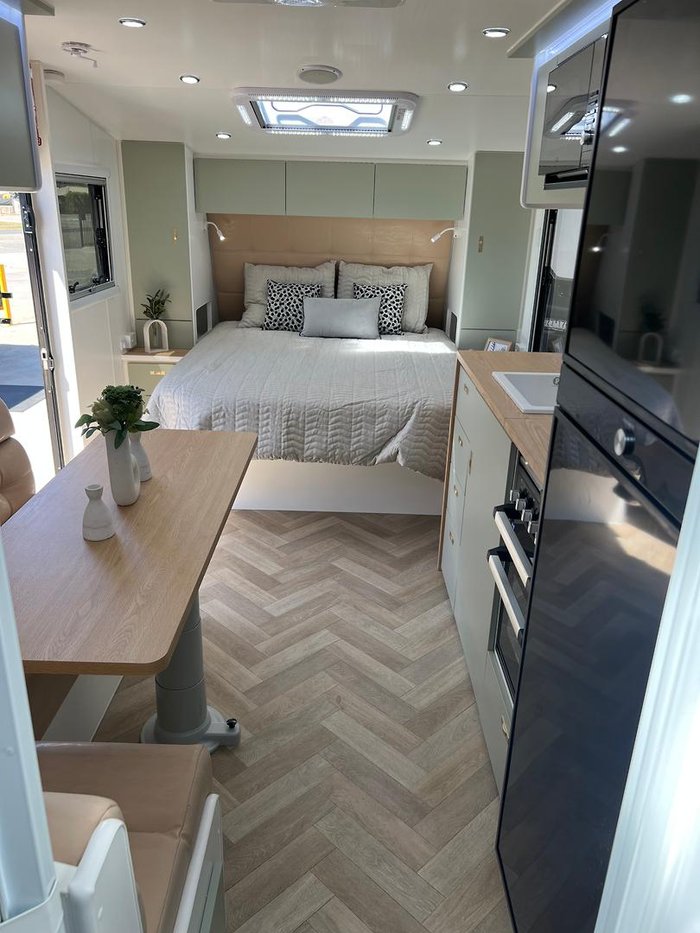 2025 Olympic Marathon 21' Family Van