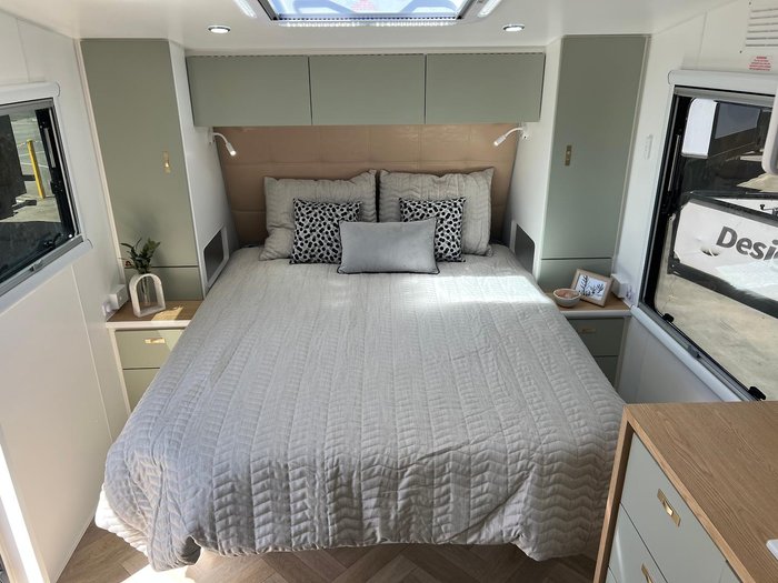 2025 Olympic Marathon 21' Family Van