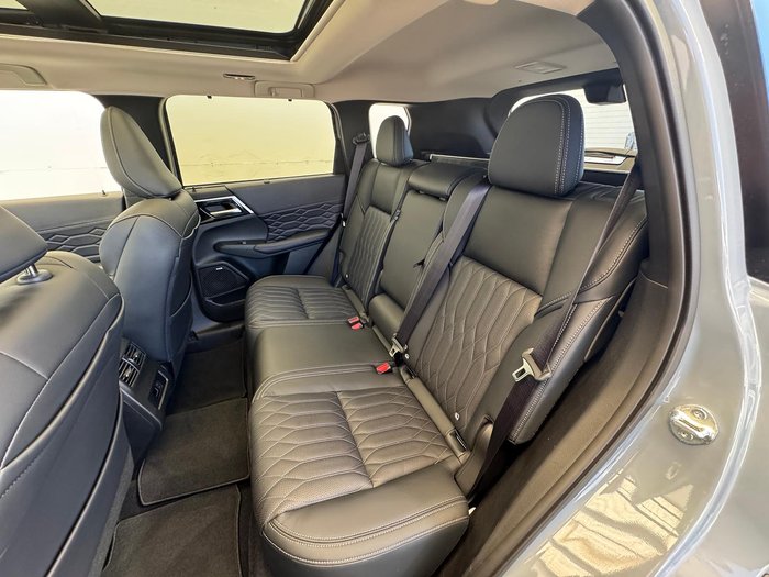 2025 Mitsubishi Outlander Exceed