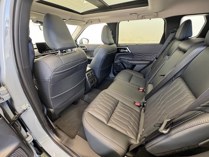 2025 Mitsubishi Outlander Exceed