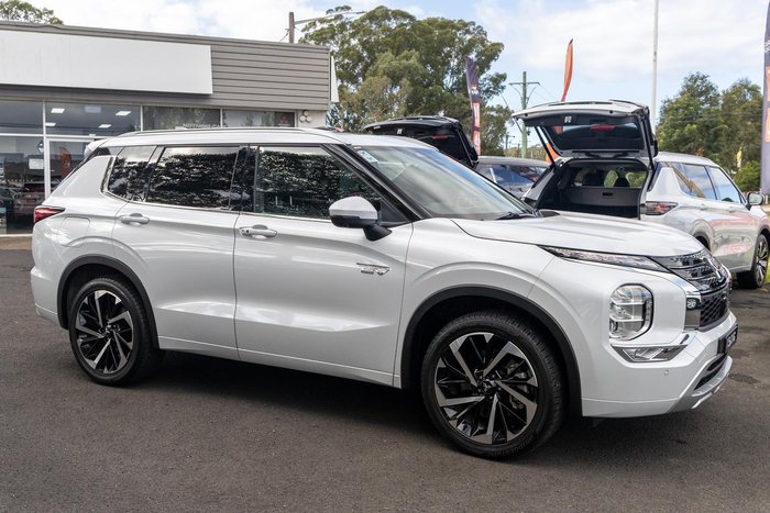 2024 Mitsubishi Outlander PHEV Exceed