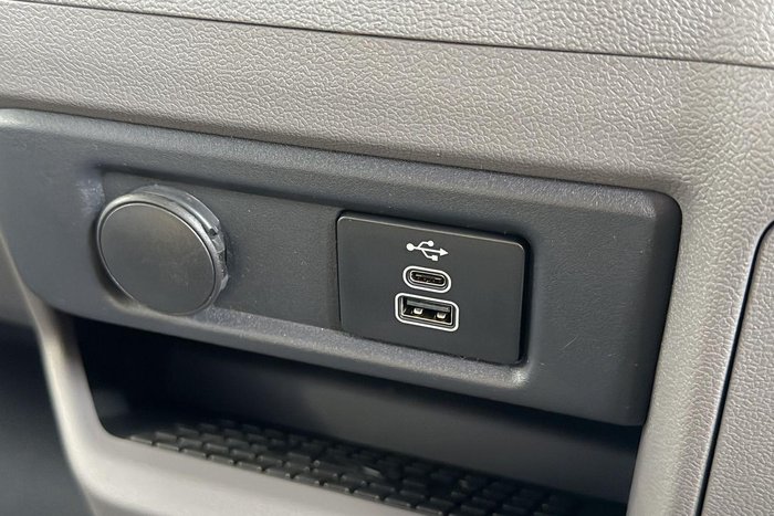 2025 Volkswagen Transporter TDI390