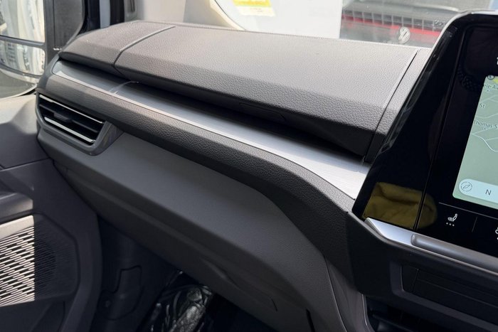 2025 Volkswagen Transporter TDI390