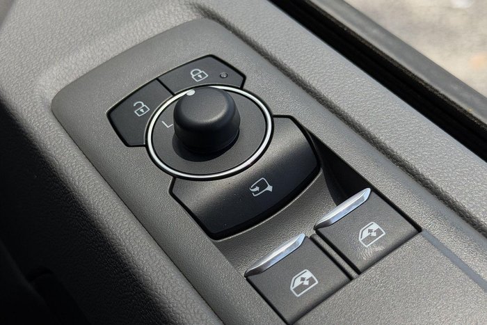 2025 Volkswagen Transporter TDI390