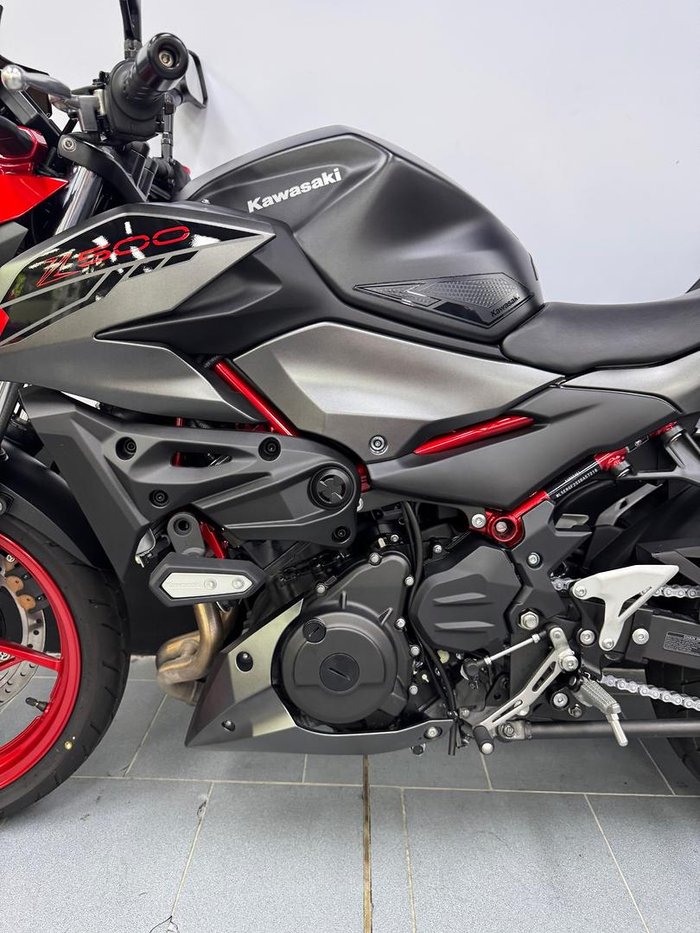 2025 Kawasaki Z500 SE Z Red