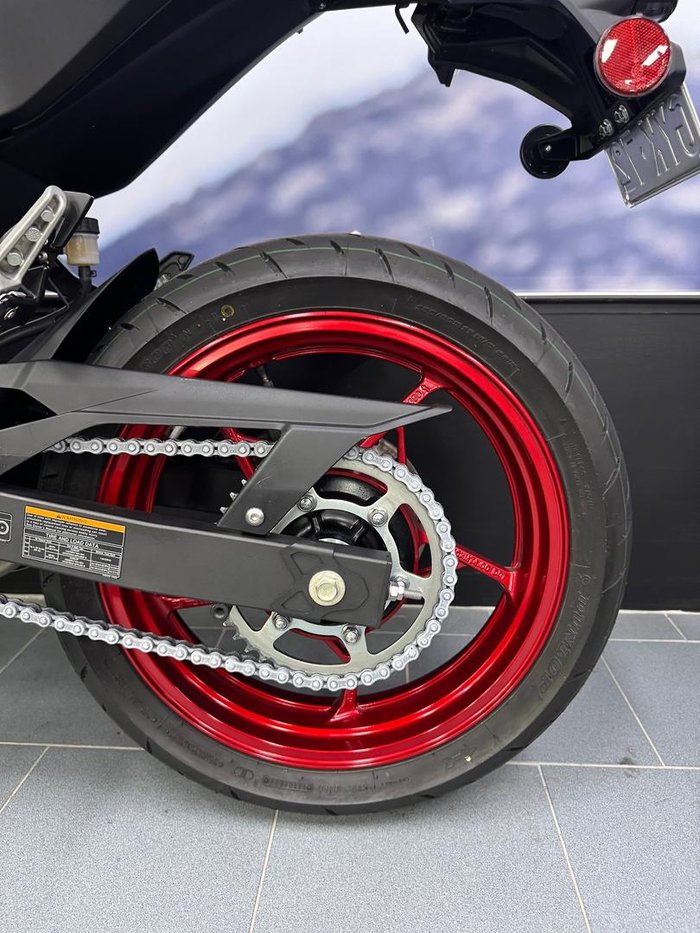 2025 Kawasaki Z500 SE Z Red