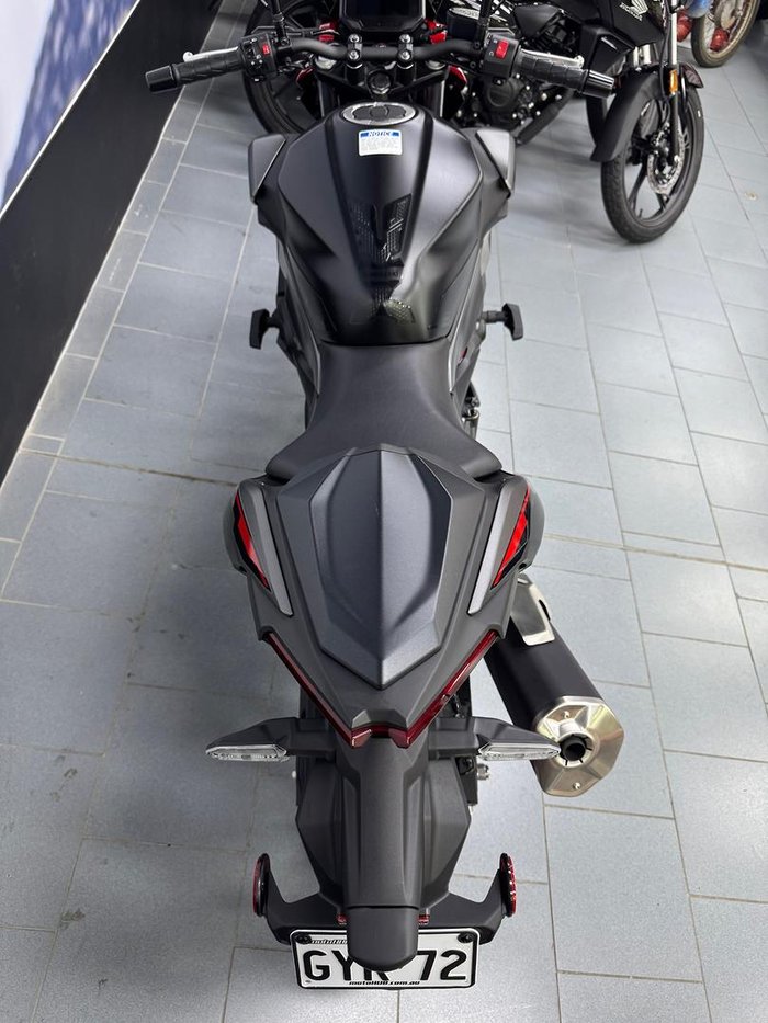 2025 Kawasaki Z500 SE Z Red