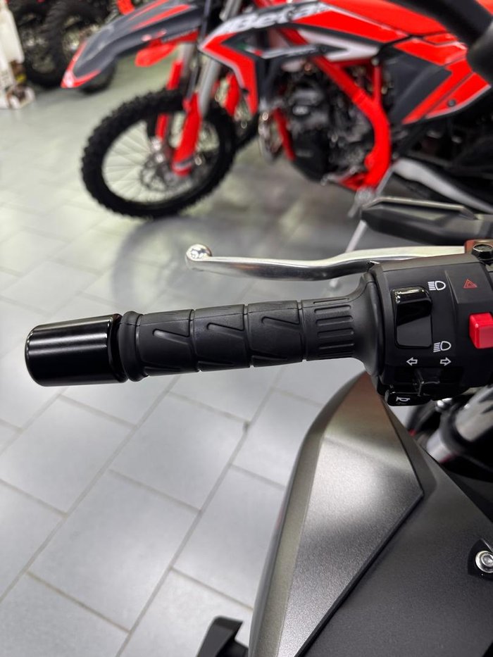 2025 Kawasaki Z500 SE Z Red