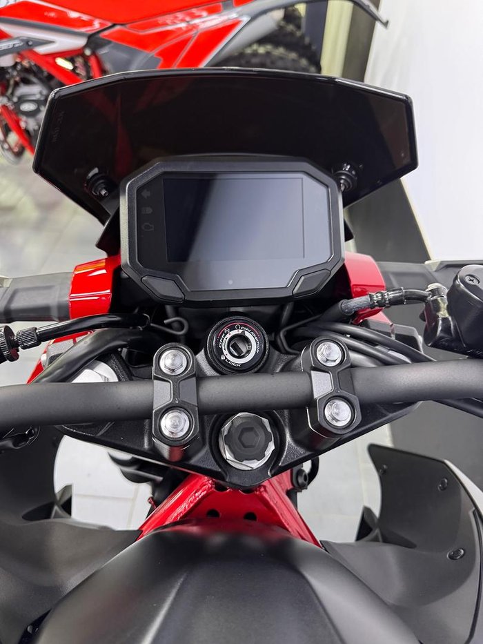 2025 Kawasaki Z500 SE Z Red