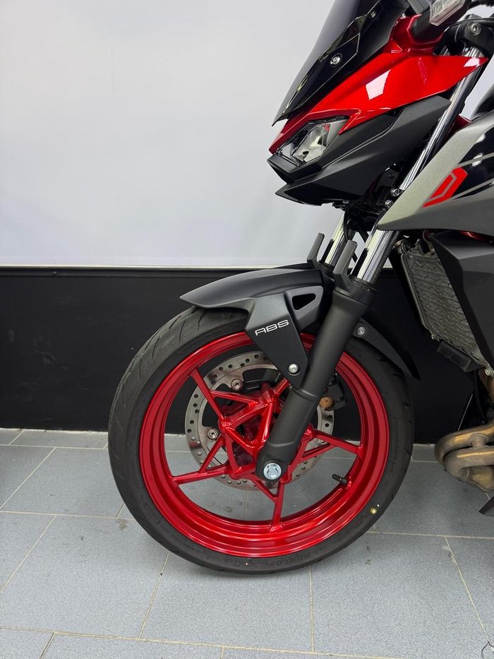 2025 Kawasaki Z500 SE Z Red